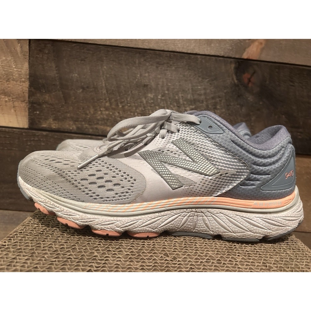 New Balance 940v4 Women's Running Shoes Grey/Coral, Size 8‎